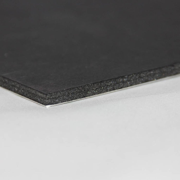 Zelfklevend foamboard 5mm 50x70 zelfklevend/zwart (25 platen) - foamboarden.nl
